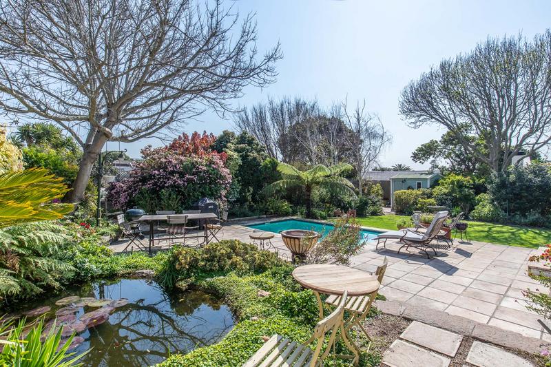3 Bedroom Property for Sale in Lakeside Western Cape